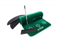 Pure2improve Dual Grain Putting Mat With Broom -Butikk Garmin P2I20Dual20grain20mat 6